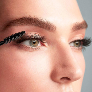 M2 Beaute Gloss Eyezone...